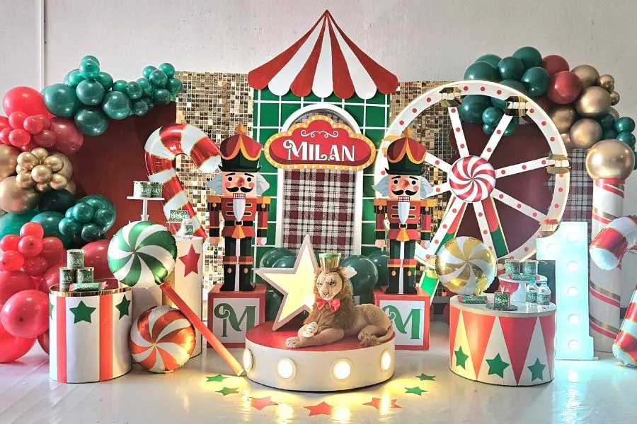 Uma mesa preparada para uma festa de aniversário